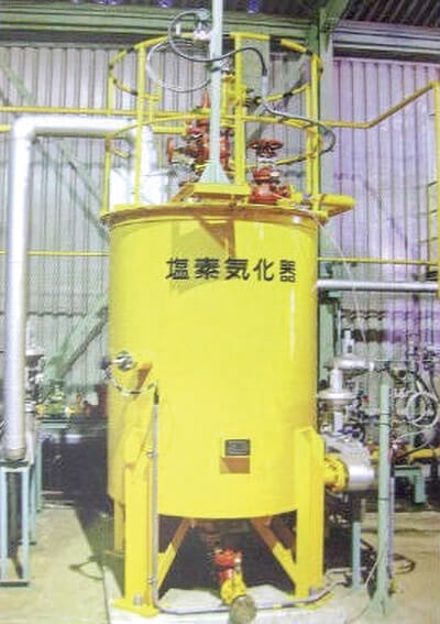 気化器＆液化塩化水素ガス容器収納筒 東洋機工株式会社